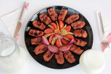 Tabakta nefis bir puro var.