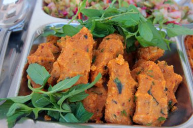 Tabakta nefis bir puro var.