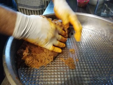 Tabakta nefis bir puro var.