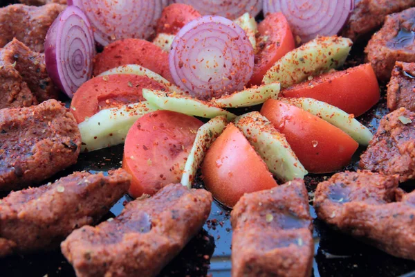 Tabakta nefis bir puro var.