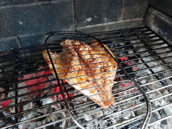 烤架上的鱼暑期烧烤的概念 — 图库照片