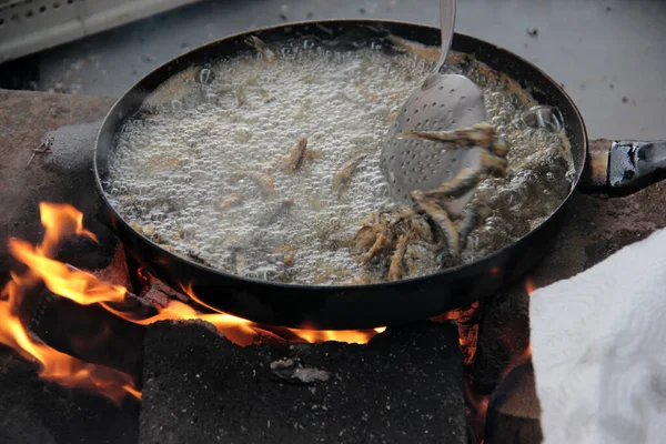 Анчоусы Жарятся Растительном Масле Сковороде — стоковое фото