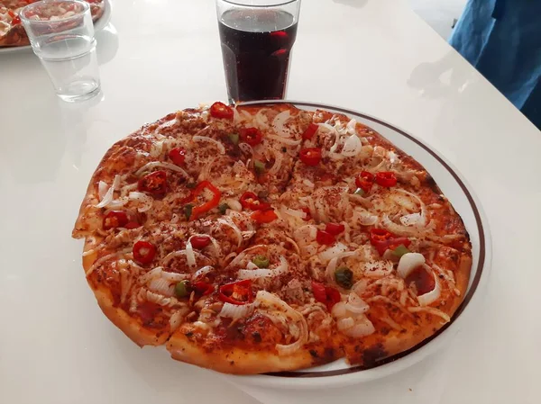 Gorąca Pyszna Pizza — Zdjęcie stockowe