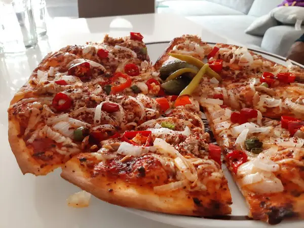 Sıcak Lezzetli Pizza — Stok fotoğraf