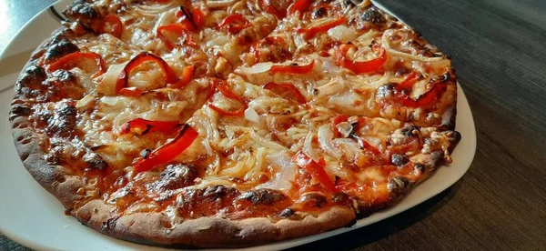 Sıcak Lezzetli Pizza — Stok fotoğraf