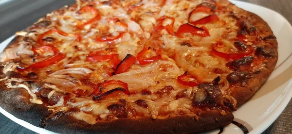 Sıcak Lezzetli Pizza — Stok fotoğraf