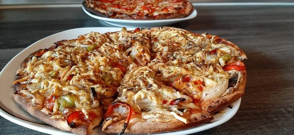 Sıcak Lezzetli Pizza — Stok fotoğraf