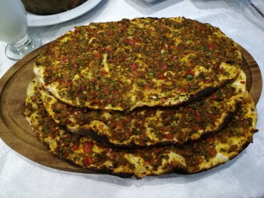 Lezzetli Türk pizzası Lahmacun.