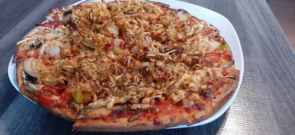 Горячая Вкусная Пицца — стоковое фото