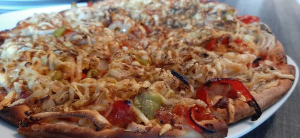 Sıcak Lezzetli Pizza — Stok fotoğraf