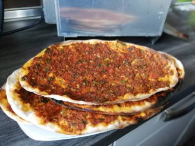 Lezzetli Türk pizzası Lahmacun.