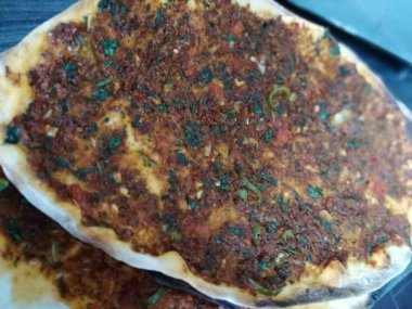 Lezzetli Türk pizzası Lahmacun.