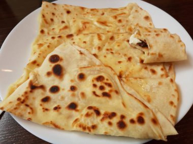 Taze ve sıcak lezzetli turta.