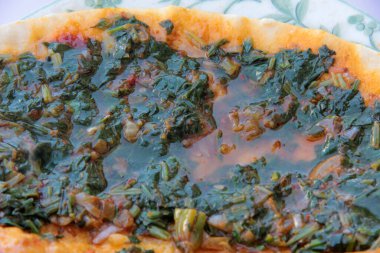 Taze ve sıcak lezzetli turta.