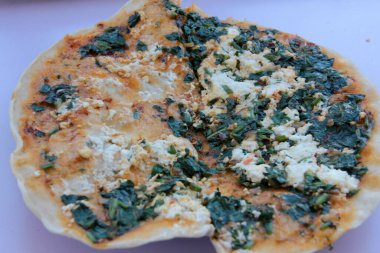 Taze ve sıcak lezzetli turta.