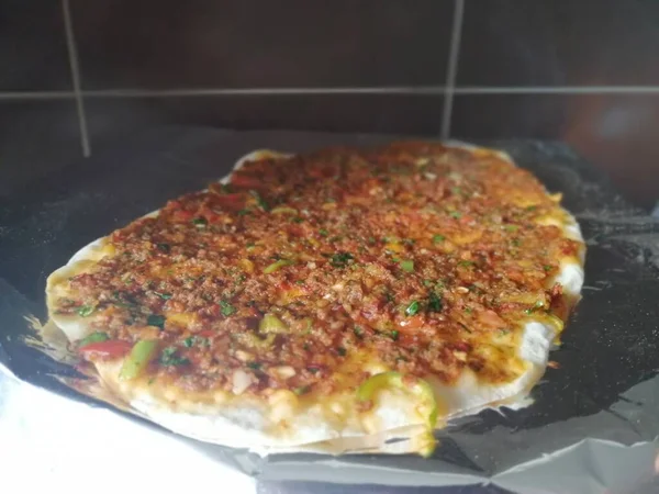 Lezzetli Türk pizzası Lahmacun.