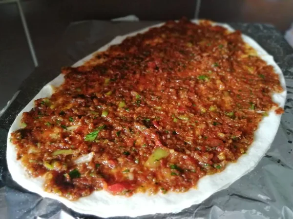 Lezzetli Türk pizzası Lahmacun.