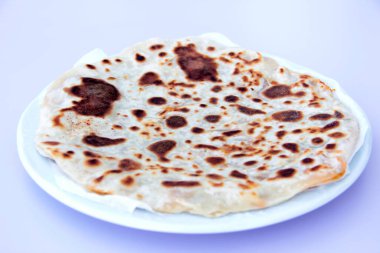 Taze ve sıcak lezzetli turta.