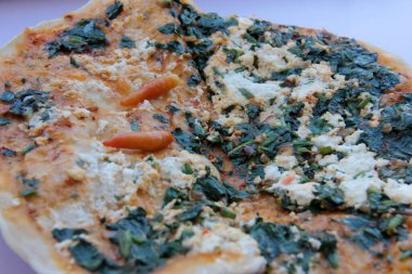 Taze ve sıcak lezzetli turta.