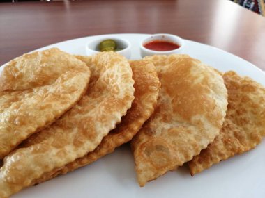 Taze ve sıcak lezzetli turta.