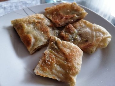 Taze ve sıcak lezzetli turta.