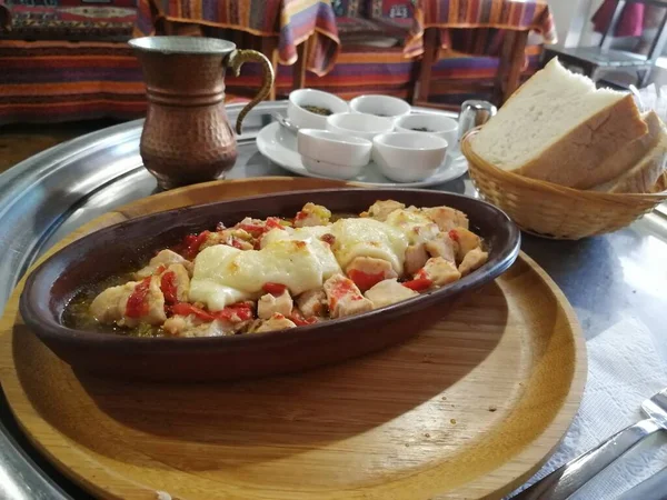 Frango Arroz Salada Prato Serviço — Fotografia de Stock