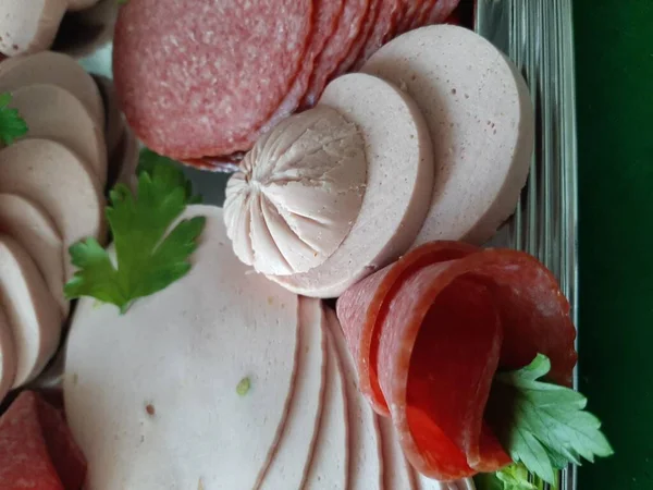 Gesneden Salami Variëteiten Serveerplaat — Stockfoto