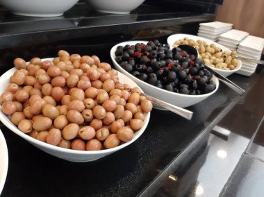 taze ve organik lezzetli zeytin çeşitleri