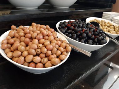 taze ve organik lezzetli zeytin çeşitleri