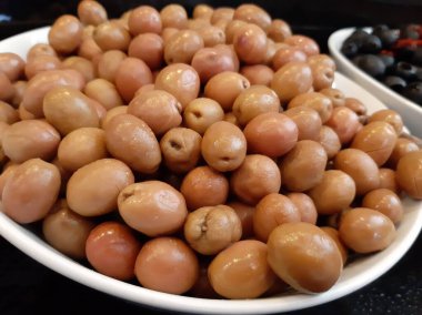 taze ve organik lezzetli zeytin çeşitleri