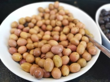 taze ve organik lezzetli zeytin çeşitleri