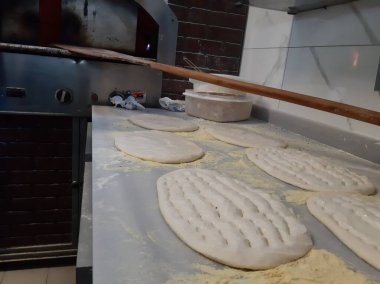 Fırından taze ve sıcak ekmek.