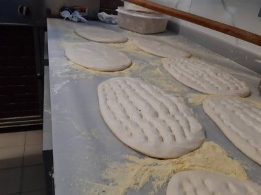 Fırından taze ve sıcak ekmek.