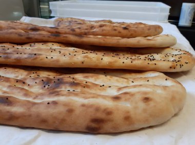 Fırından taze ve sıcak ekmek.