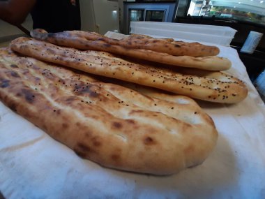 Fırından taze ve sıcak ekmek.