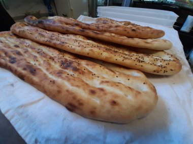 Fırından taze ve sıcak ekmek.