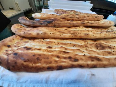 Fırından taze ve sıcak ekmek.