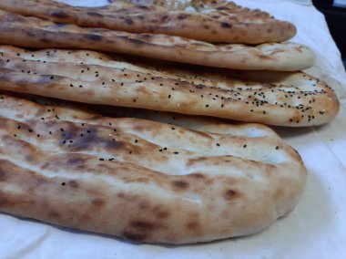 Fırından taze ve sıcak ekmek.