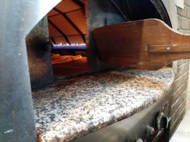 Fırından taze ve sıcak ekmek.