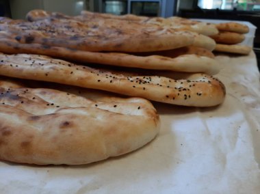 Fırından taze ve sıcak ekmek.