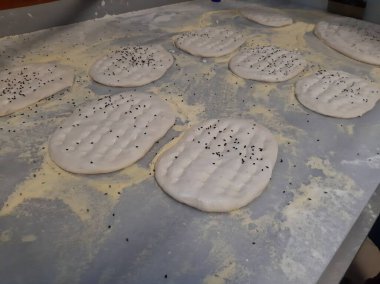 Fırından taze ve sıcak ekmek.