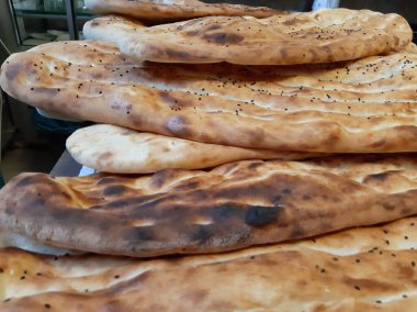 Fırından taze ve sıcak ekmek.