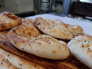 Fırından taze ve sıcak ekmek.