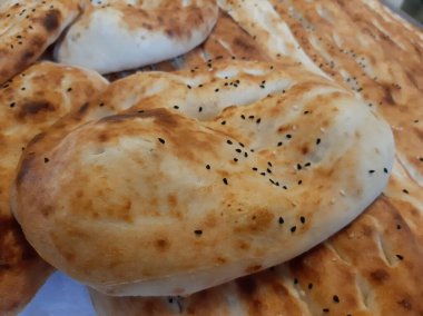 Fırından taze ve sıcak ekmek.