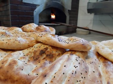 Fırından taze ve sıcak ekmek.