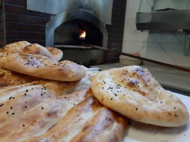 Fırından taze ve sıcak ekmek.