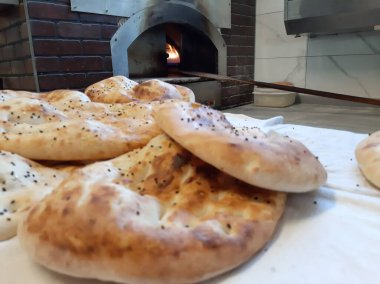 Fırından taze ve sıcak ekmek.