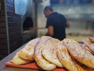 Fırından taze ve sıcak ekmek.