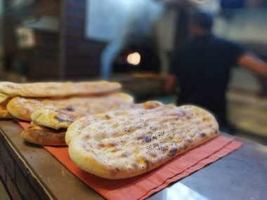 Fırından taze ve sıcak ekmek.