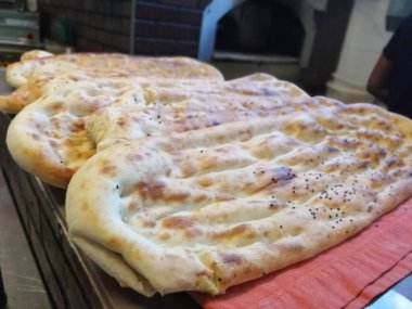 Fırından taze ve sıcak ekmek.